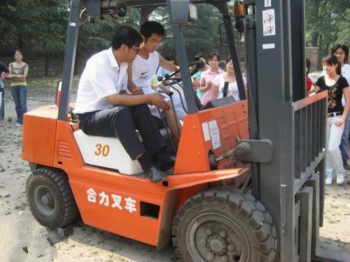 中環(huán)學(xué)校 焊工培訓(xùn)畢業(yè)照