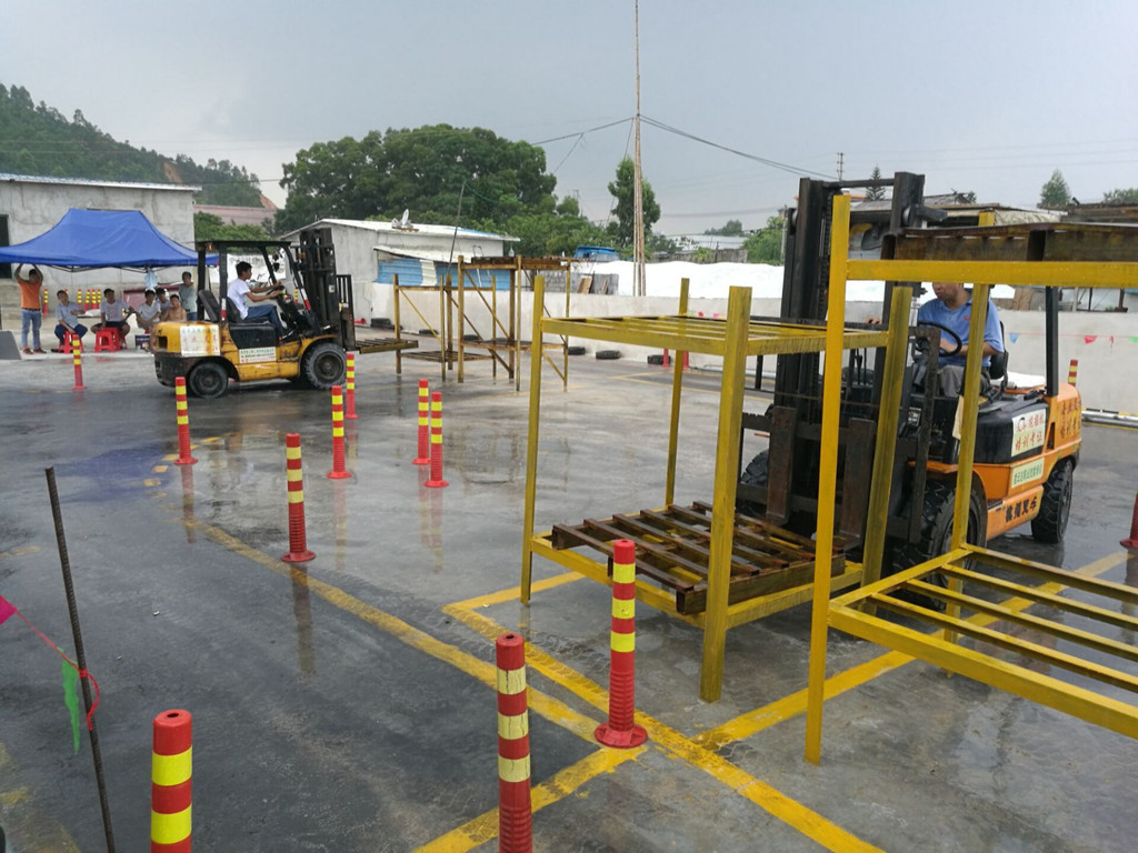 中環(huán)學(xué)校 焊工培訓(xùn)畢業(yè)照